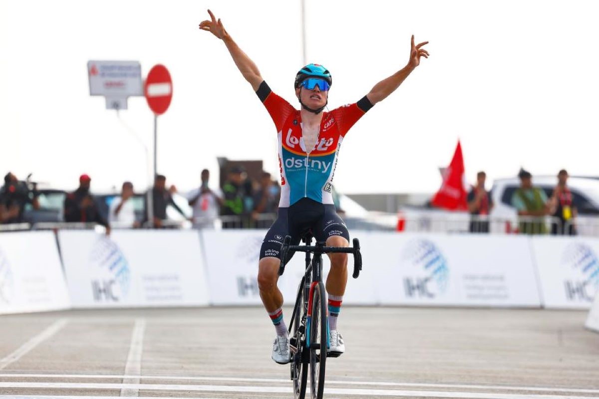 lennert-van-eetvalt-wins-uae-tour-stage-7-en-gc.jpg